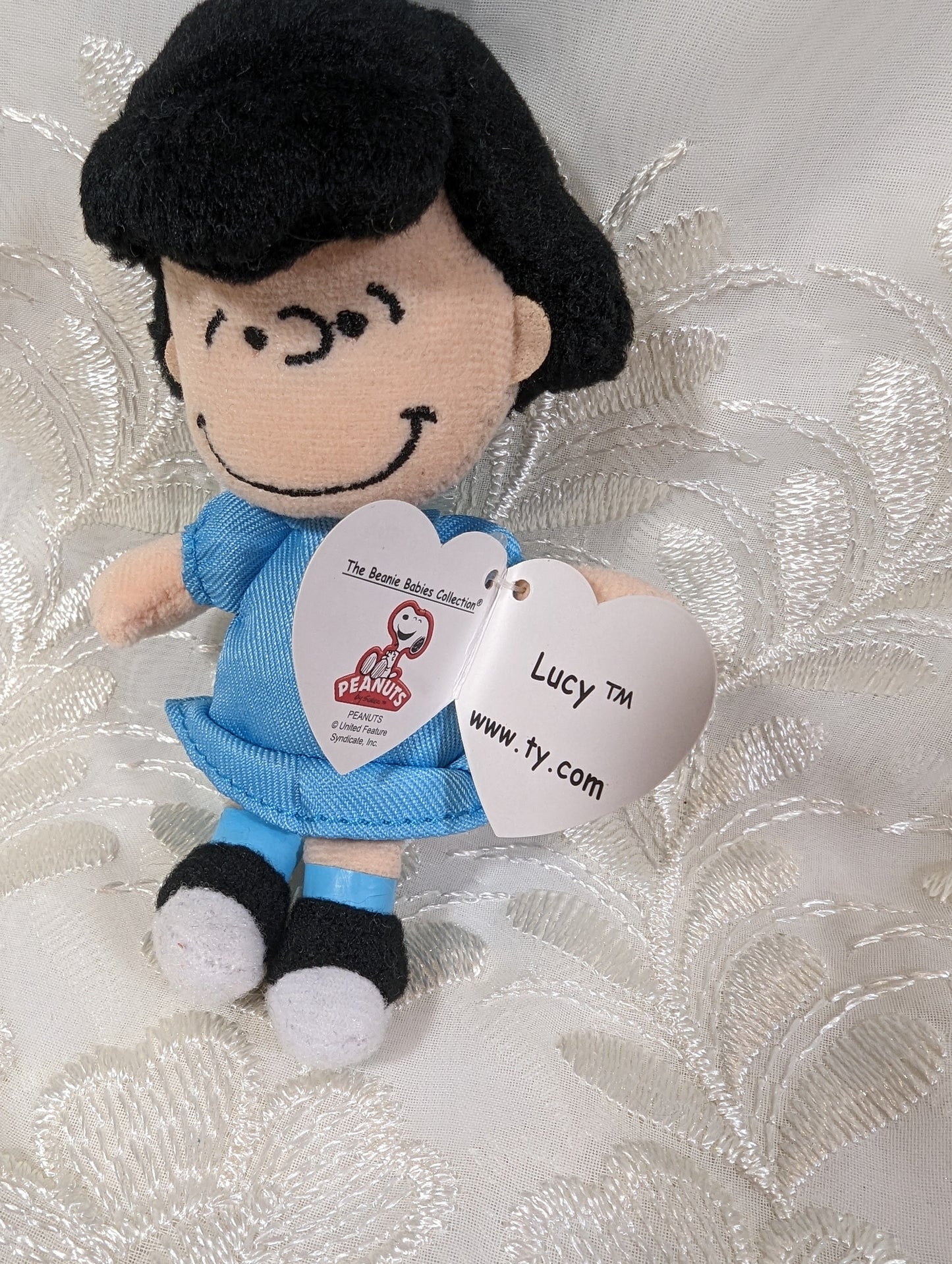 Ty Beanie Baby clip - Lucy from the Peanuts Comic (4.5in) - Vintage Beanies Canada