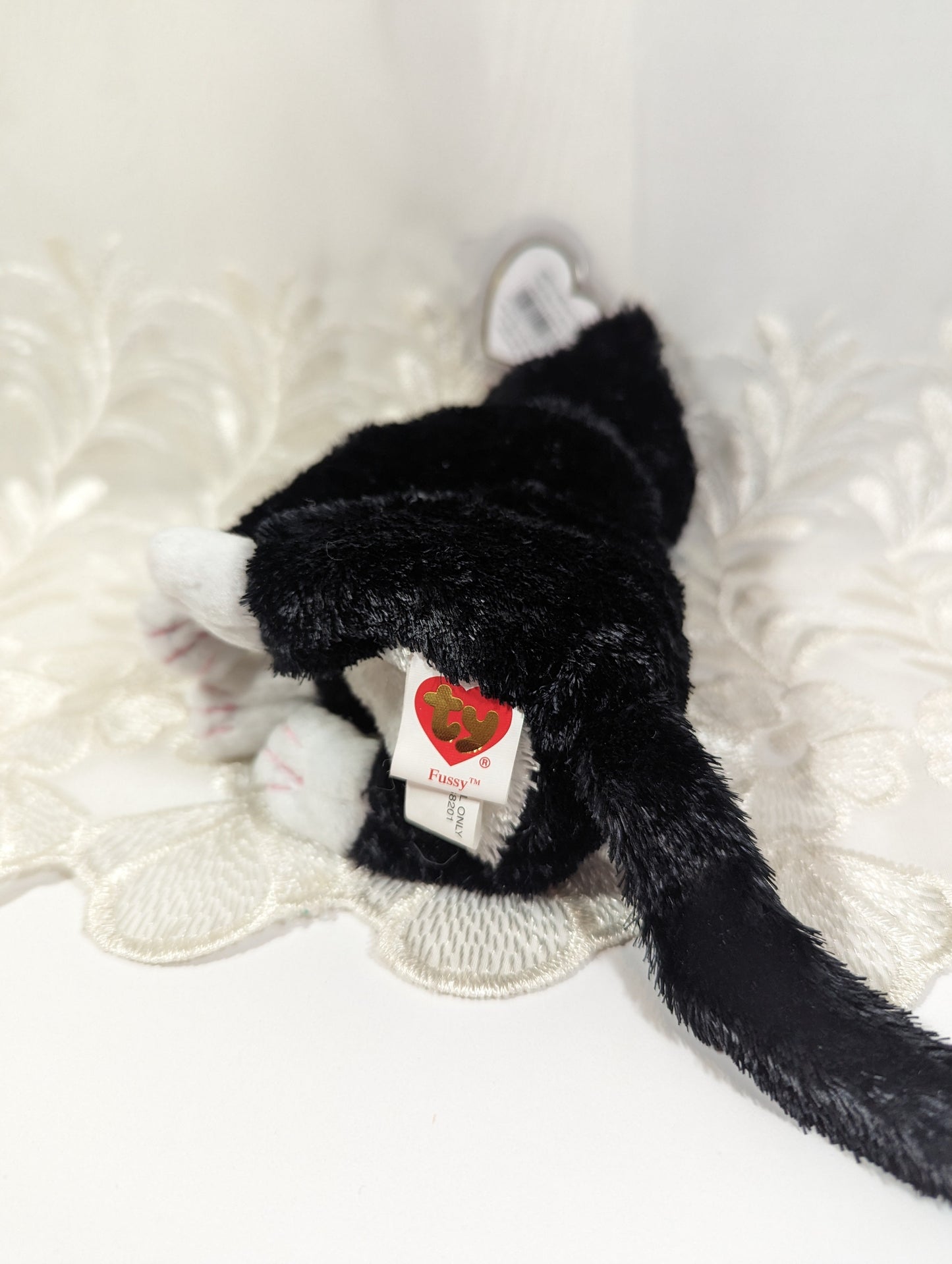 Ty Beanie Baby - Fussy The Black And White Cat - Near Mint (8in) - Vintage Beanies Canada