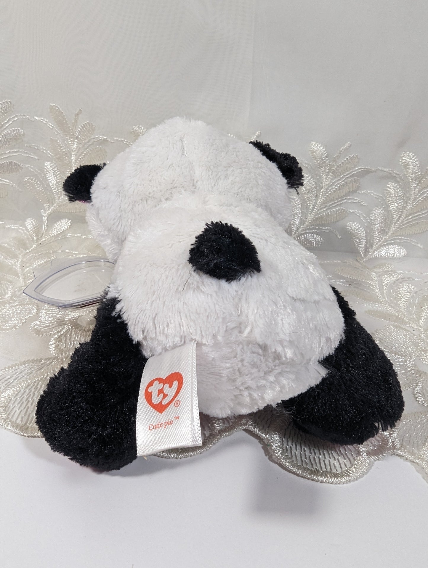 TY Beanie Boo - Cutie Pie The Panda Holding Heart (6in) - Vintage Beanies Canada